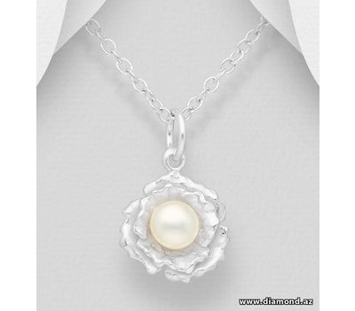 925 Sterling Silver Flower Pendant Decorated with Freshwater Pearl