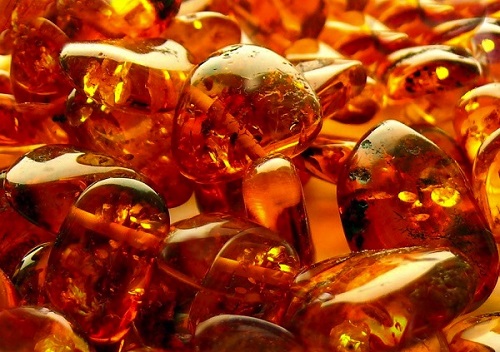 Янтарь (amber) – солнечный камень, символ счастья и здоровья.