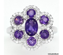 Təbii ametist və CZ ilə bəzədilmiş 925 əyar gümüş üzük.