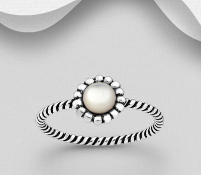 925 Sterling Silver Ring Decorated With Shell