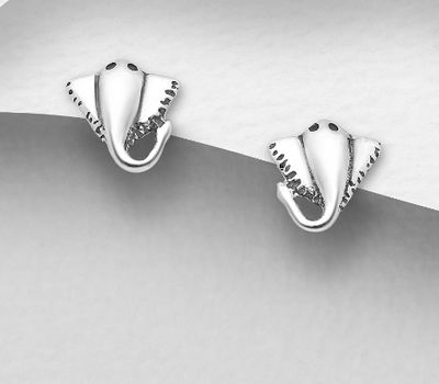 Malın səhifəsinə keç 925 Sterling Silver Oxidized Stingray Push-Back Earrings