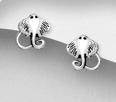 Şəkli böyütmək üçün tiklayın 925 Sterling Silver Oxidized Stingray Push-Back Earrings