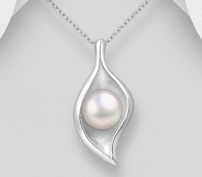925 Sterling Silver Shell Pendant Decorated with Freshwater Pearl