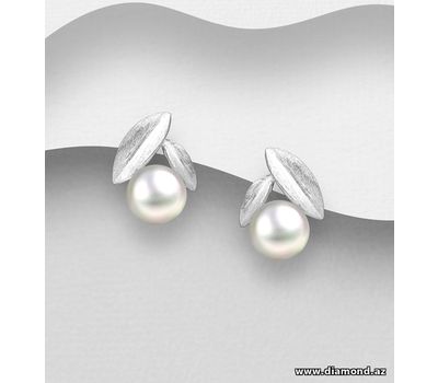 925 Sterling Silver Matt Leaf Push-Back Earrings Decorated with Freshwater Pearls