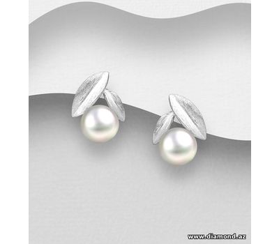 Şəkli böyütmək üçün tiklayın 925 Sterling Silver Matt Leaf Push-Back Earrings Decorated with Freshwater Pearls