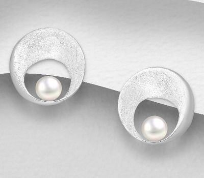 Şəkli böyütmək üçün tiklayın 925 Sterling Silver Matt Earrings Decorated With Fresh Water Pearls