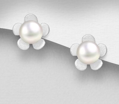 Şəkli böyütmək üçün tiklayın 925 Sterling Silver Matt Flower Push-Back Earrings, Decorated with Freshwater Pearls