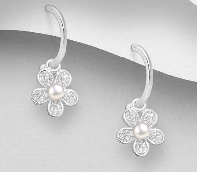 Şəkli böyütmək üçün tiklayın 925 Sterling Silver Flower Push-Back Earrings, Decorated with CZ Simulated Diamonds and Freshwater Pearls