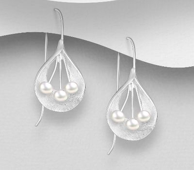 Şəkli böyütmək üçün tiklayın 925 Sterling Silver Droplet Hook Earrings, Decorated with Freshwater Pearls