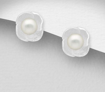Şəkli böyütmək üçün tiklayın 925 Sterling Silver Flower Push-Back Earrings, Decorated with Freshwater Pearls