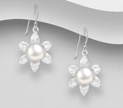 Şəkli böyütmək üçün tiklayın 925 Sterling Silver Flower Hook Earrings, Decorated with Freshwater Pearls