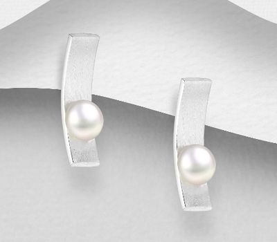 925 Sterling Silver Push-Back Earrings Decorated With Fresh Water Pearls