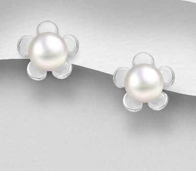 Şəkli böyütmək üçün tiklayın 925 Sterling Silver Flower Push-Back Earrings, Decorated with Freshwater Pearls