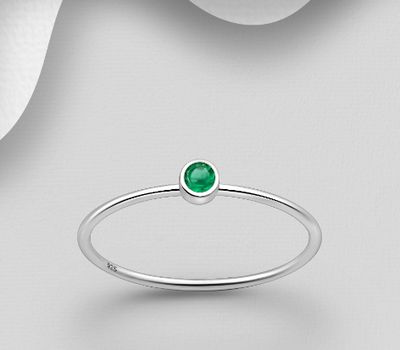 925 Sterling Silver Solitaire Ring, Decorated with Emerald
