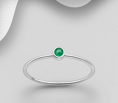Şəkli böyütmək üçün tiklayın 925 Sterling Silver Solitaire Ring, Decorated with Emerald