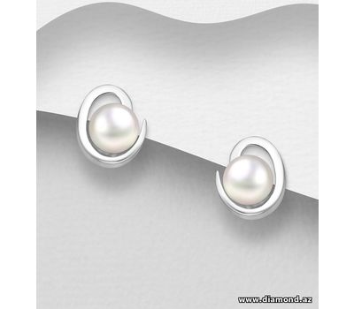 925 Sterling Silver Push-Back Earrings Decorated With Fresh Water Pearls