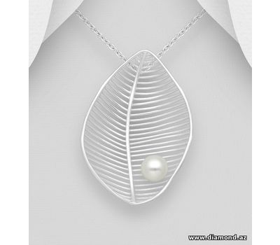 925 Sterling Silver Leaf Pendant Decorated With Fresh Water Pearls