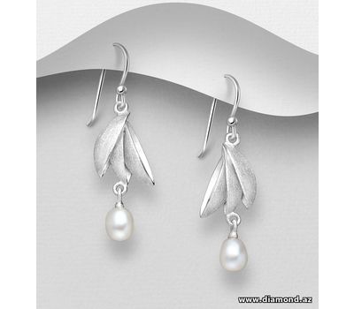 925 Sterling Silver Matt Hook Earrings, Decorated with Freshwater Pearls