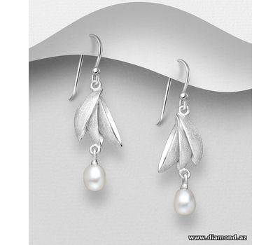 Şəkli böyütmək üçün tiklayın 925 Sterling Silver Matt Hook Earrings, Decorated with Freshwater Pearls